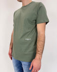 T-shirt Underclub verde salvia, nero o latte con logo sul retro