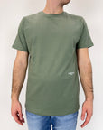 T-shirt Underclub verde salvia, nero o latte con logo sul retro