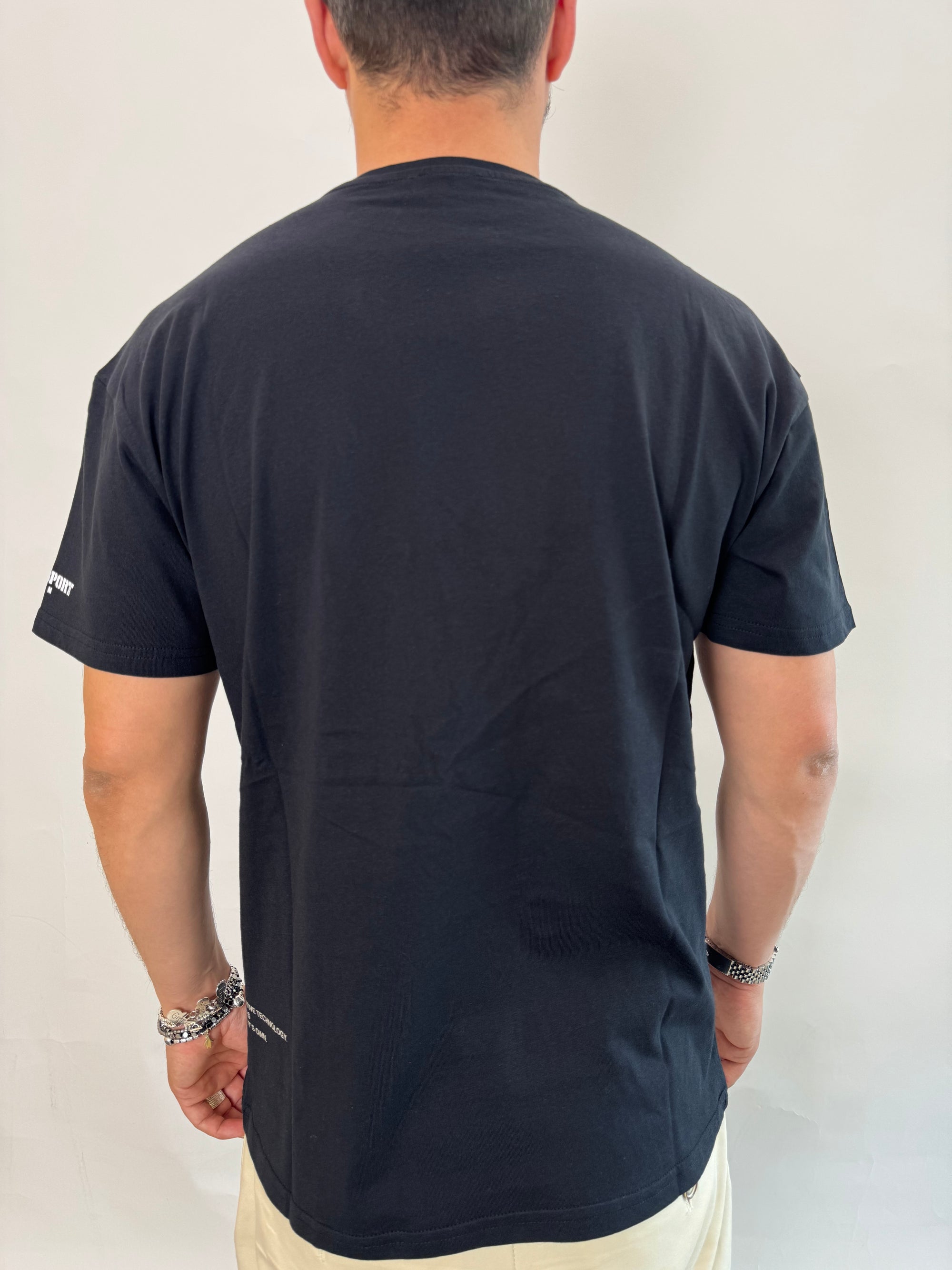 T-shirt Philipp Plein Sport Swim nero e bianco.