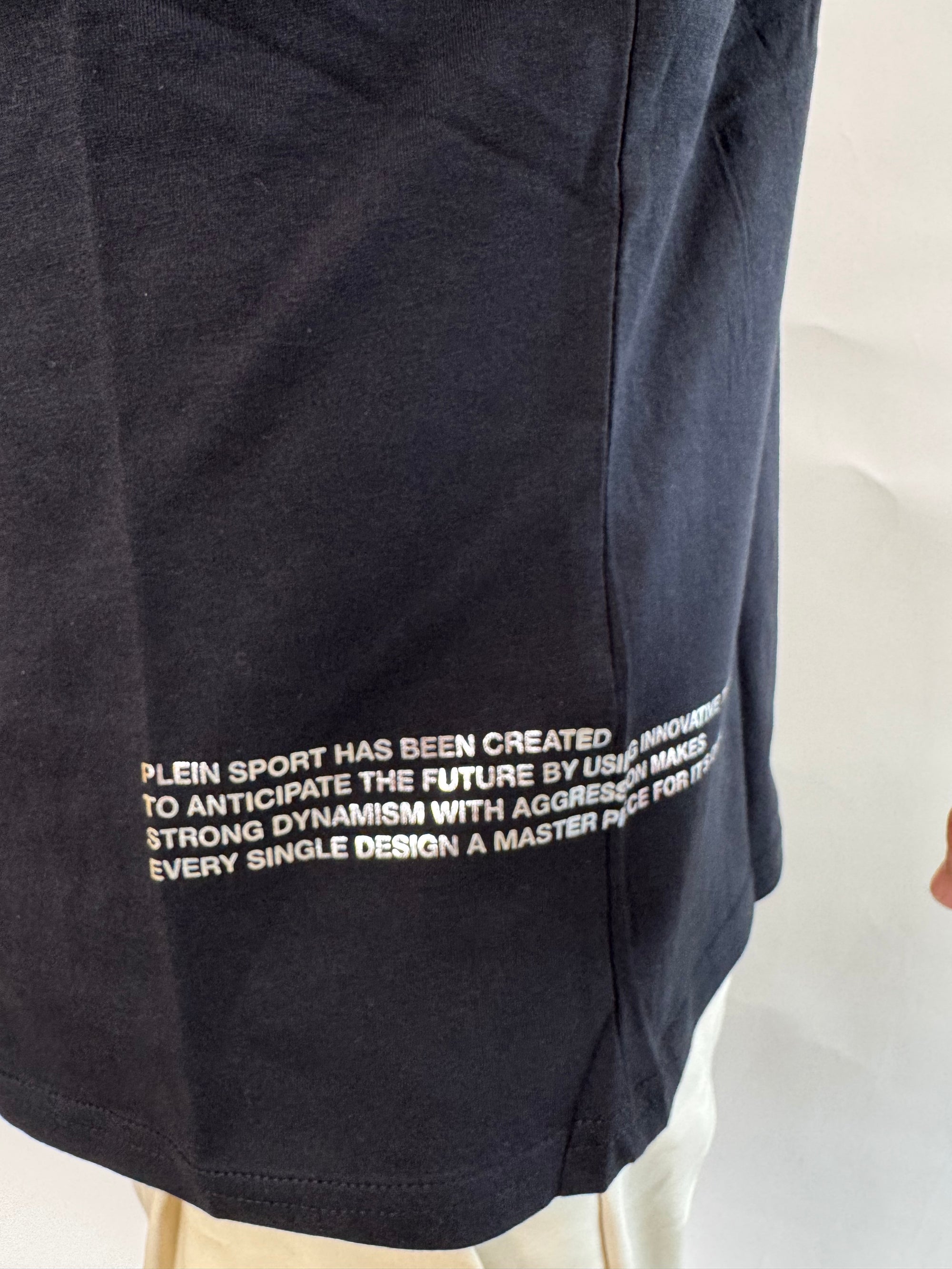 T-shirt Philipp Plein Sport Swim nero e bianco.