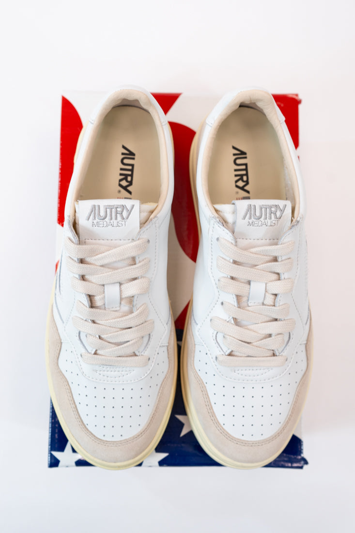 Sneakers Autry white suede