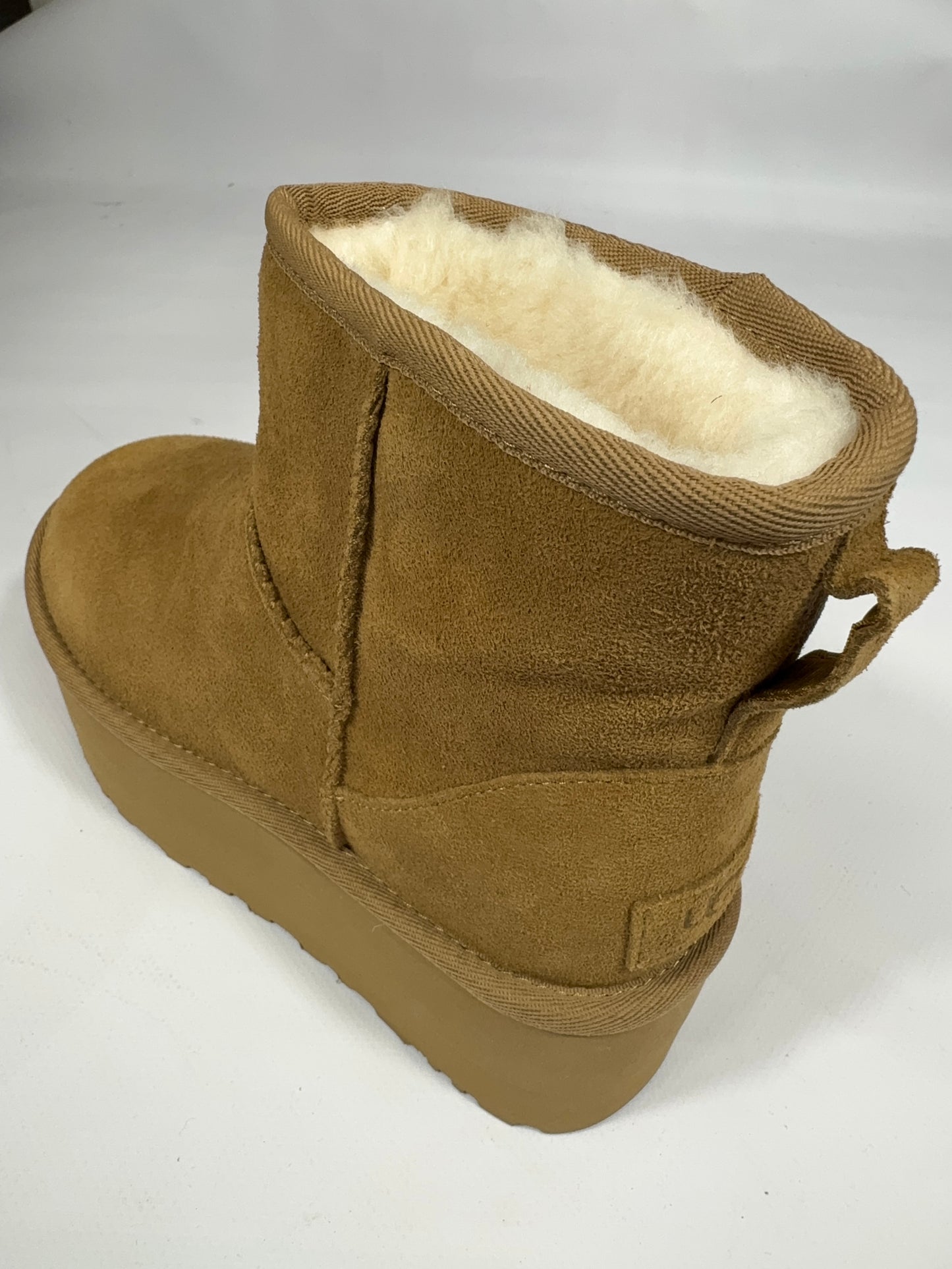 Stivale Ugg Classic mini con plateau cammello