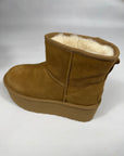 Stivale Ugg Classic mini con plateau cammello