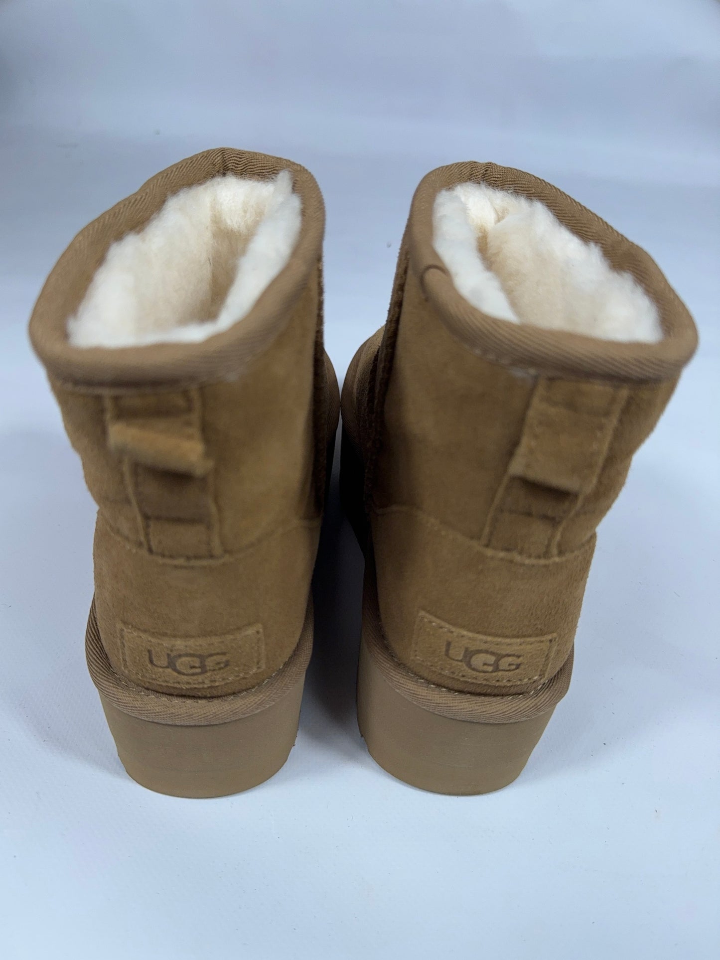 Stivale Ugg Classic mini con plateau cammello