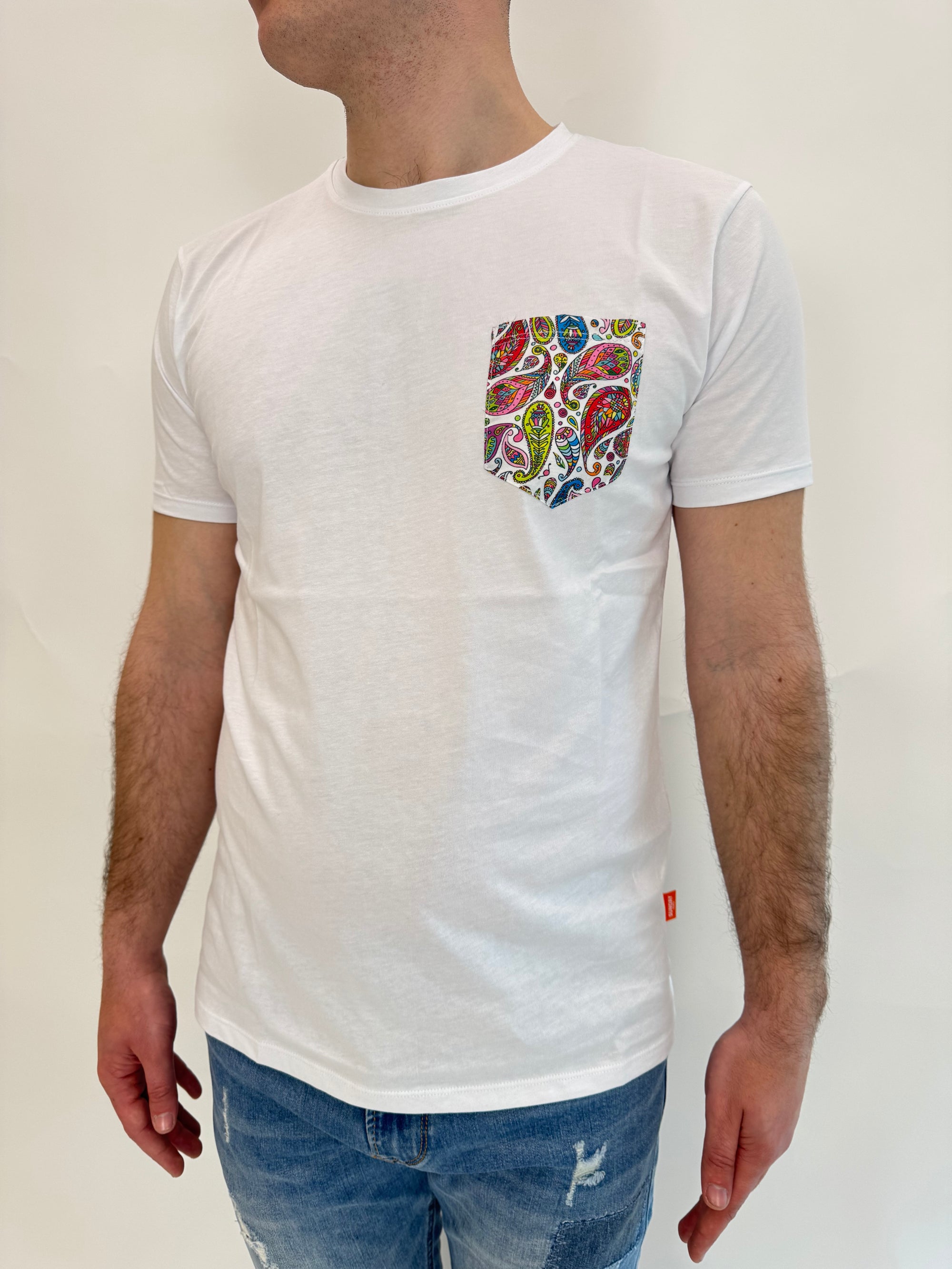 T-shirt Sunday People taschino verde o bianco
