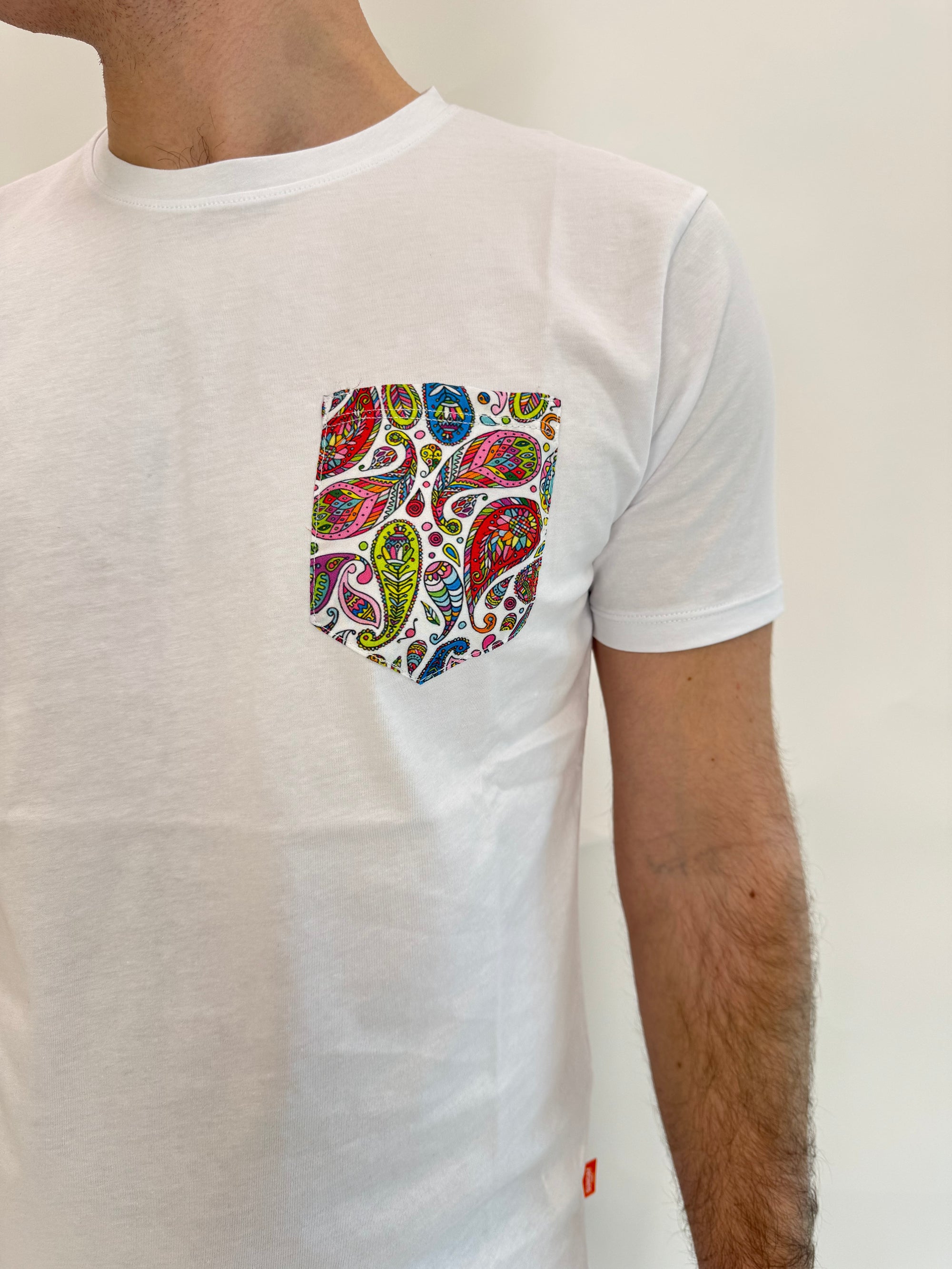 T-shirt Sunday People taschino verde o bianco
