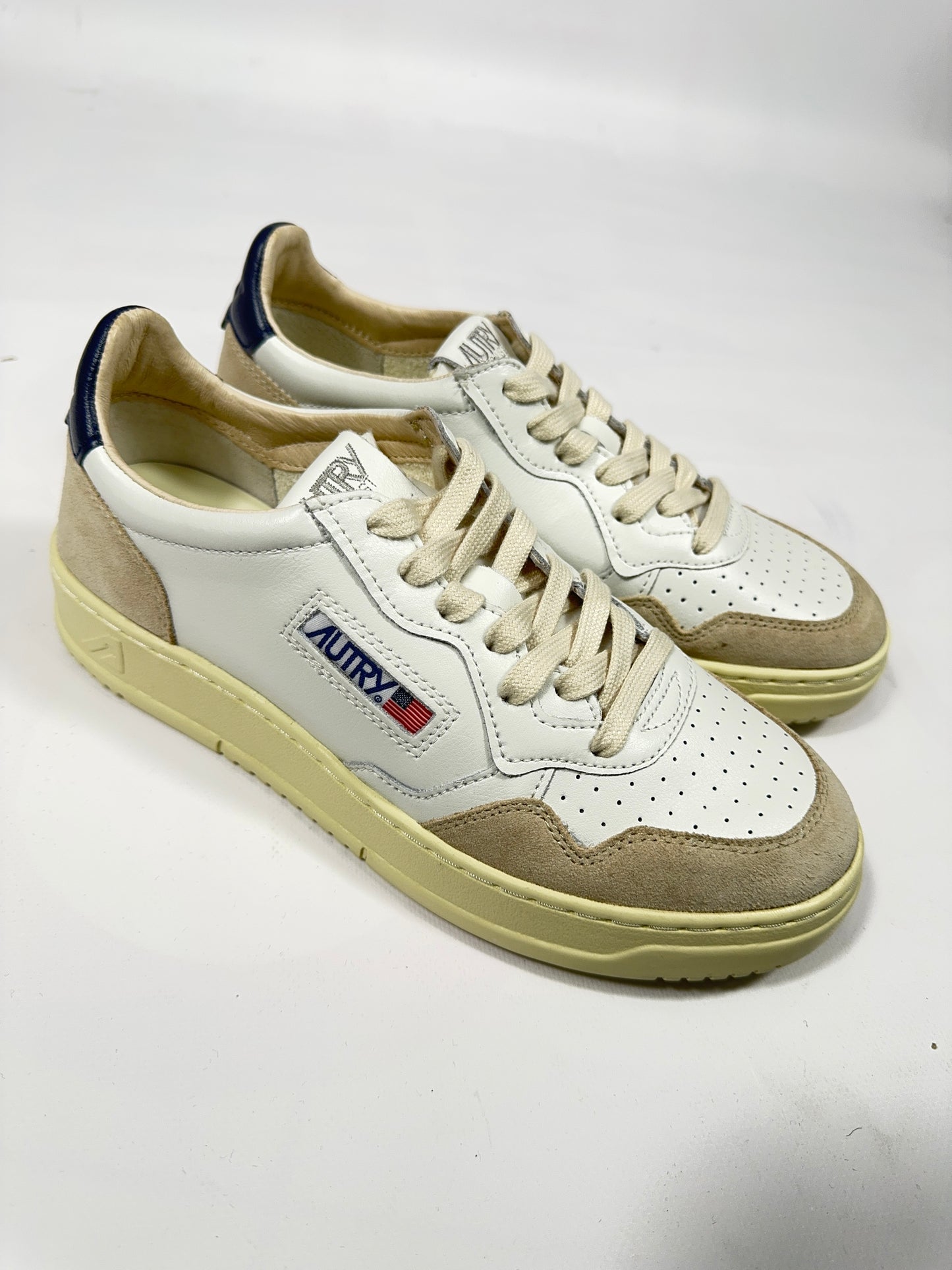 Sneakers Autry white suede e blu