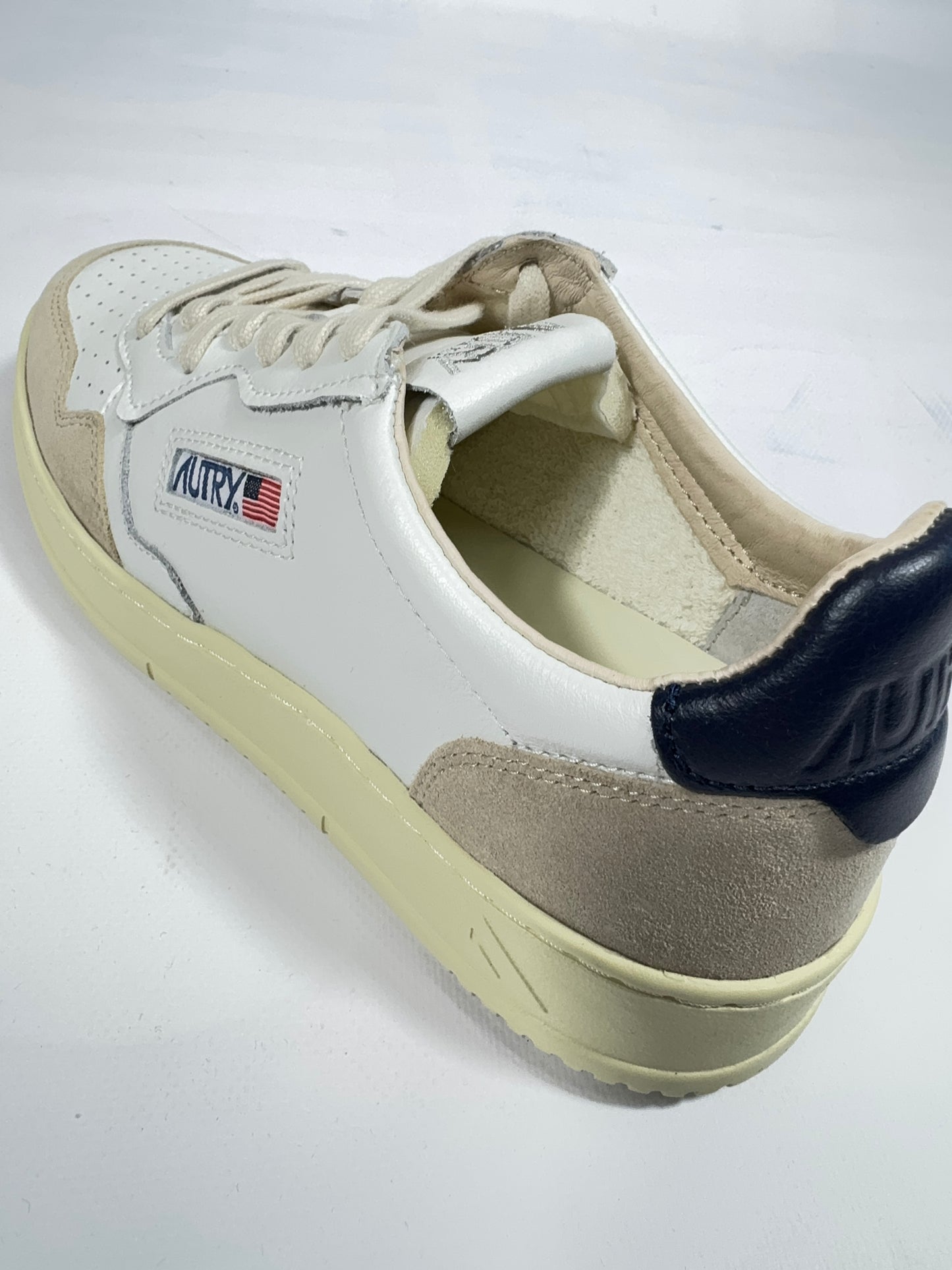 Sneakers Autry white suede e blu