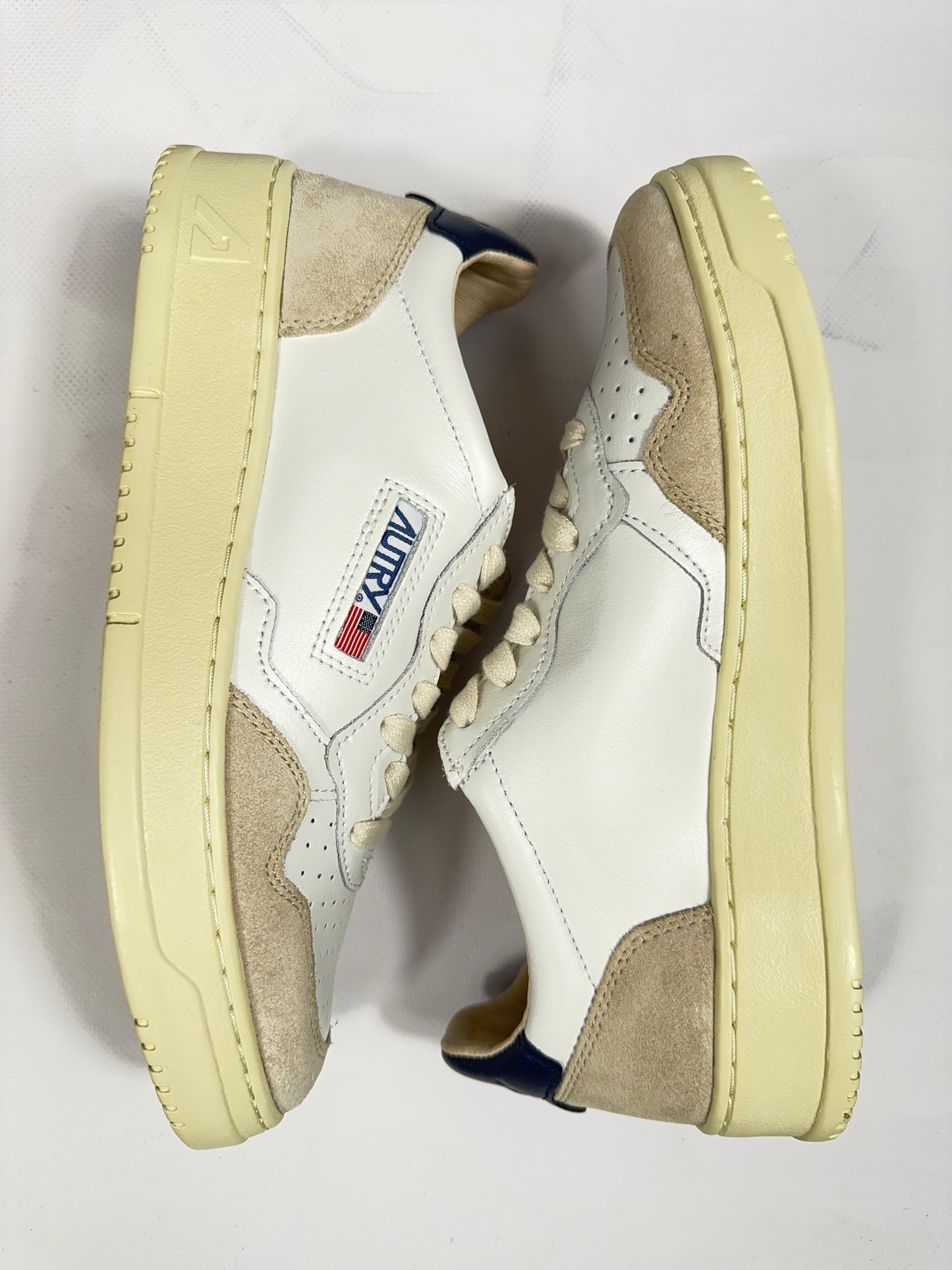 Sneakers Autry white suede e blu