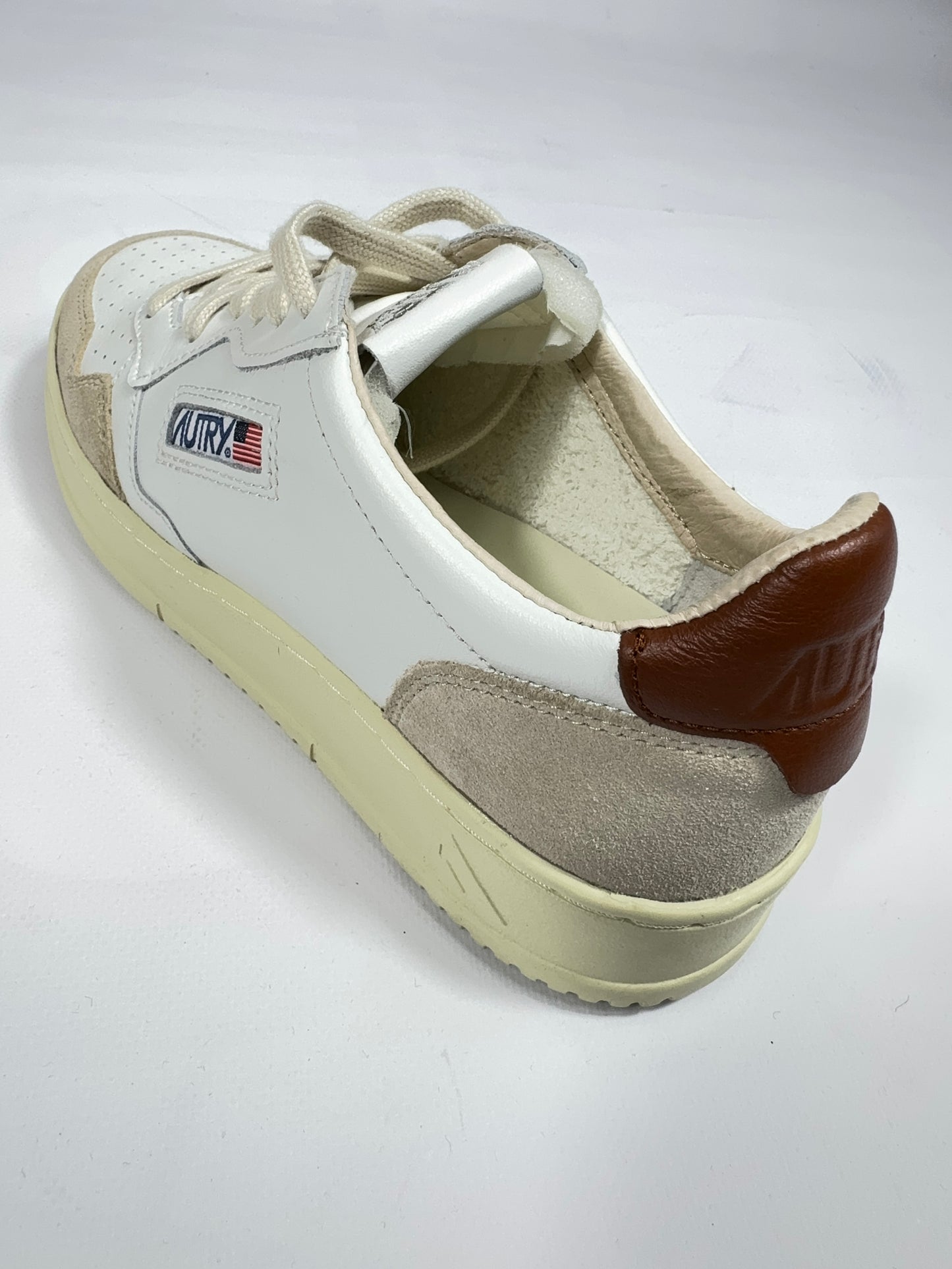 Sneakers Autry white suede e marrone