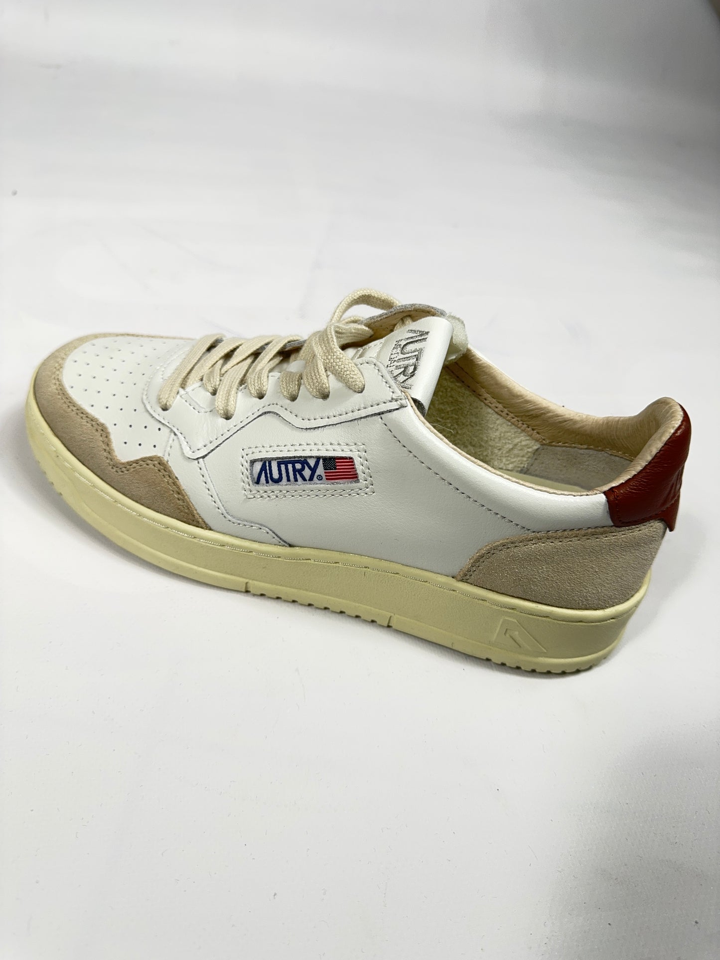 Sneakers Autry white suede e marrone