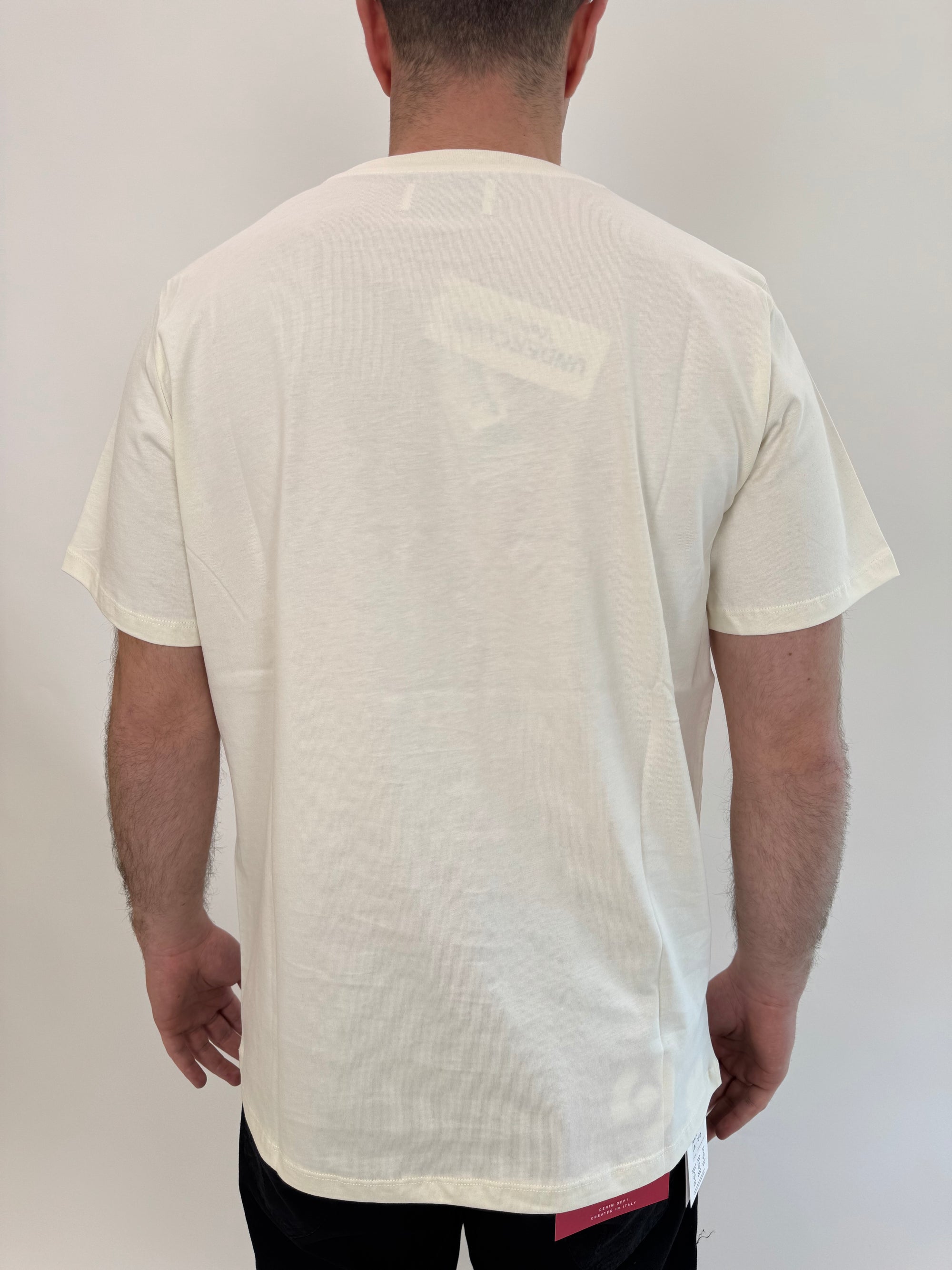 T-shirt Underclub nero o latte con logo ricamato
