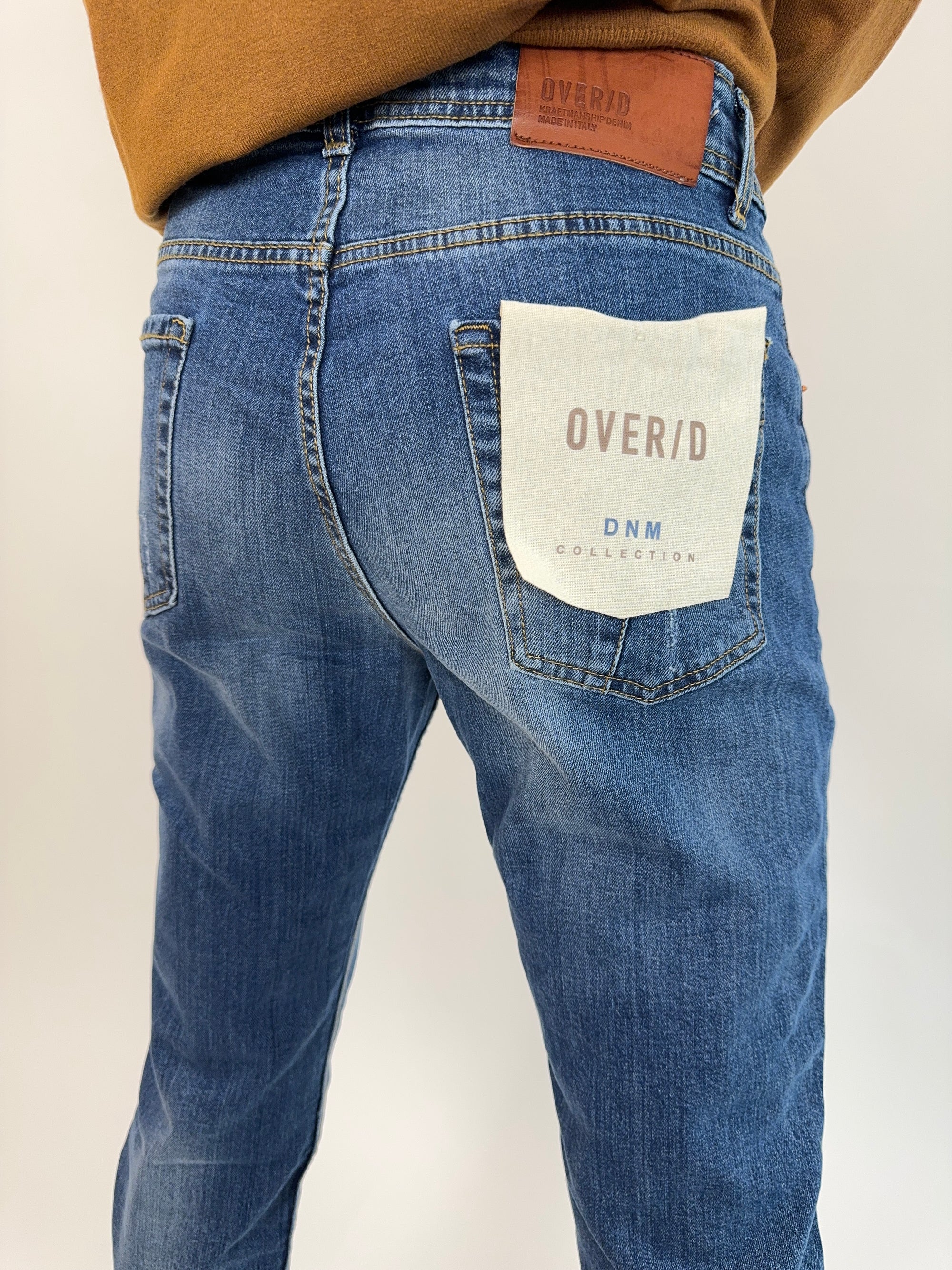 Jeans OverD con graffi e rotture