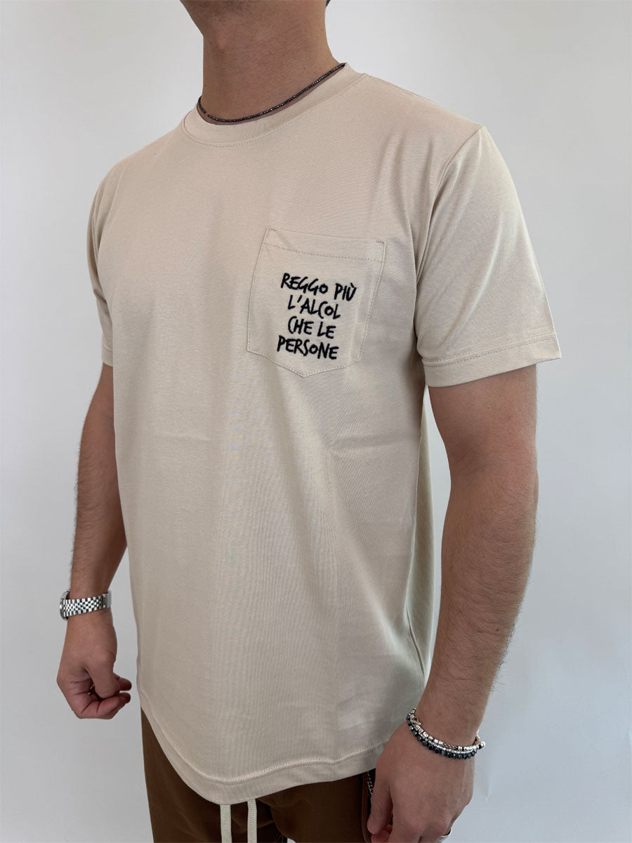 T-shirt Dropin Reggo più l'alcol che le persone 2 colori