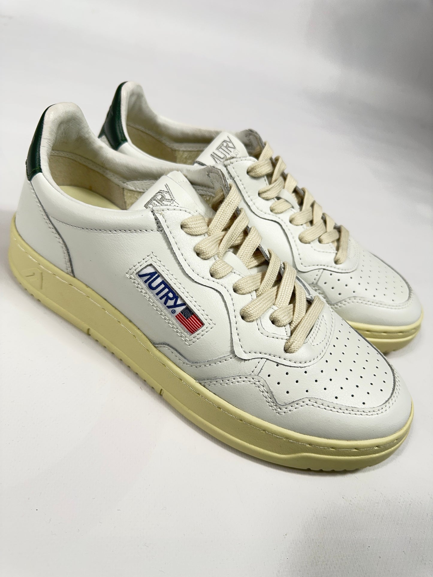 Sneakers Autry bianco e verde scuro