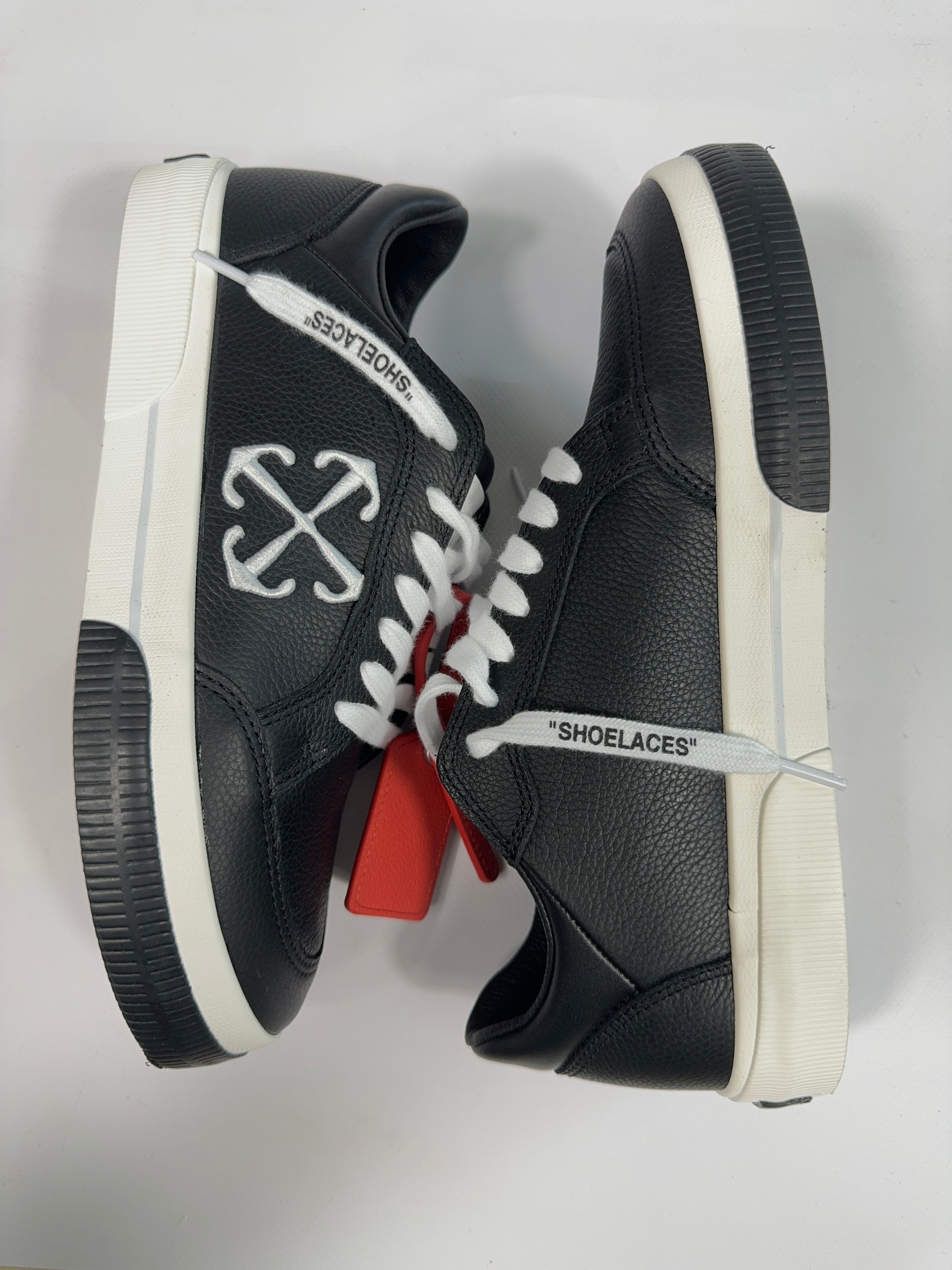 Sneakers Off White in pelle colore nero